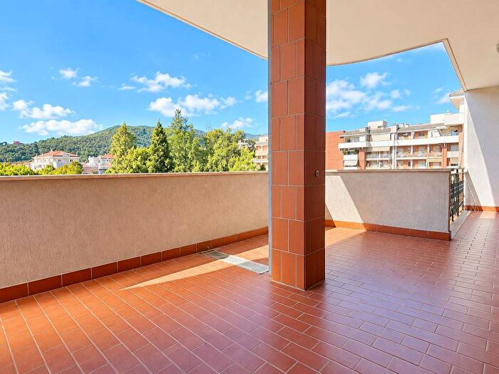 Appartamento trilocale in vendita in Via Valle d'Aosta, Centro, Albenga