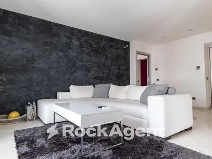 Appartamento trilocale in vendita in Via Giuseppe Poerio, Catanzaro