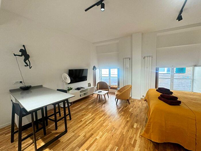 Appartamento monolocale in affitto in Via Lomellini, Maddalena, Genova