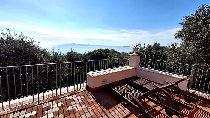 Appartamento con 7 locali in affitto in Lerici