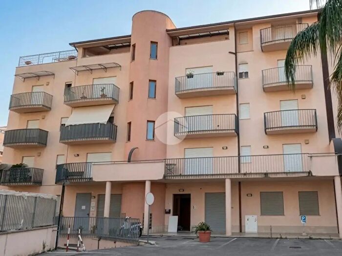 Appartamento con 8 locali in vendita in Via Gaetano Martino, Alcamo