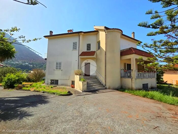 Casa con 8 locali in vendita in Via del Gelsi, Praia A Mare