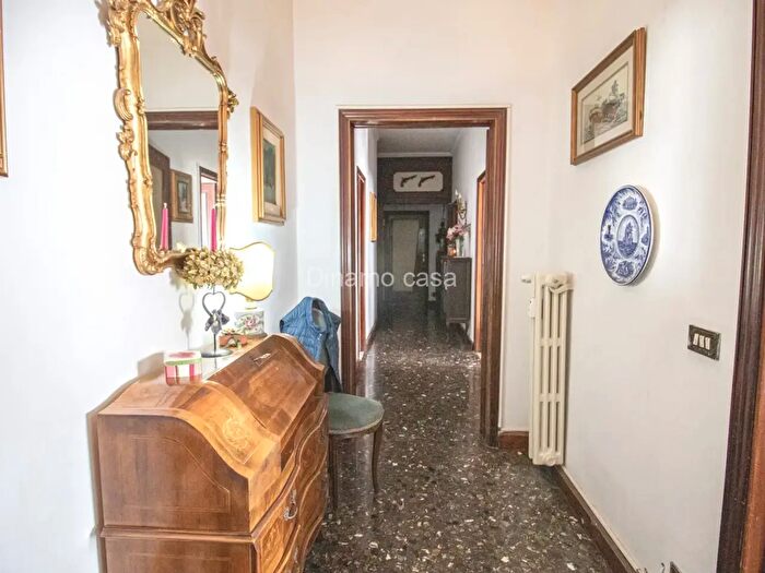 Appartamento con 5 locali in vendita in Via Milano, Prato