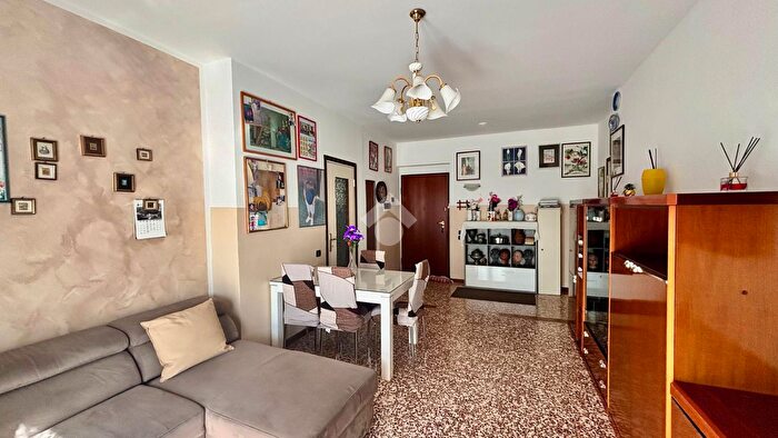 Appartamento trilocale in vendita in Via dei Mori, Rogno