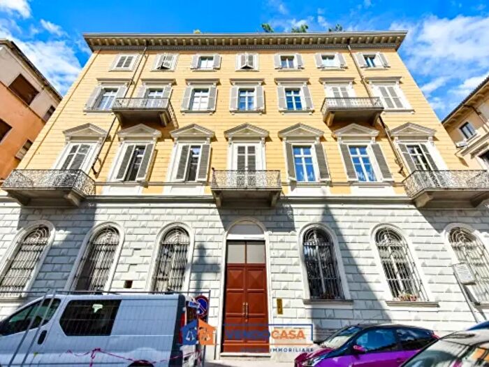 Appartamento trilocale in vendita in Via Magenta, Torino
