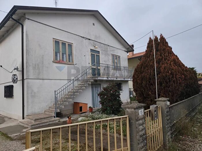 Casa con 7 locali in vendita in Via Argine Po, Riva del Po