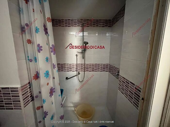 Casa con 6 locali in vendita in Campofelice Di Roccella