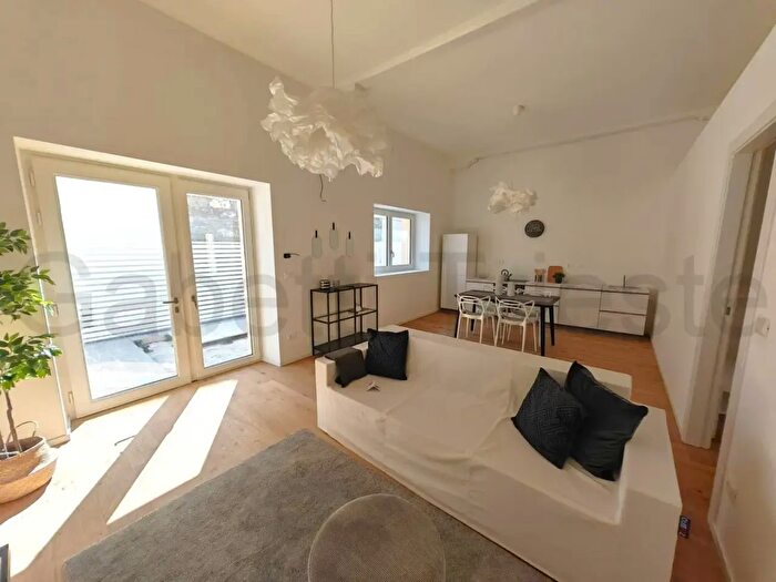 Appartamento trilocale in vendita in Via Buonarroti, Trieste