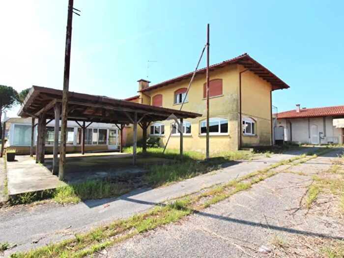 Appartamento con 6 locali in vendita in Via Lignano Sabbiadoro, Latisana