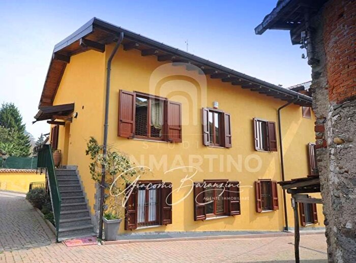 Appartamento trilocale in affitto in Via Orocco, Comerio