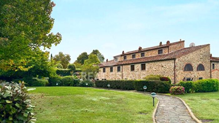 Appartamento con 6 locali in vendita in Via Nazionale, Cortona