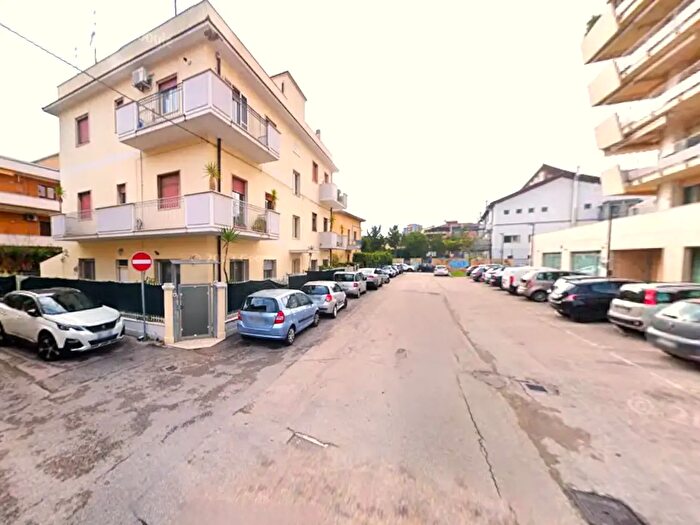 Appartamento trilocale in vendita in Via Savonarola, Pescara