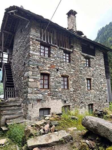 Casa con 7 locali in vendita in Fontana Rassa, Rassa