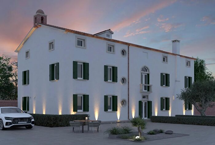 Casa con 8 locali in vendita in Via Deserto, Este