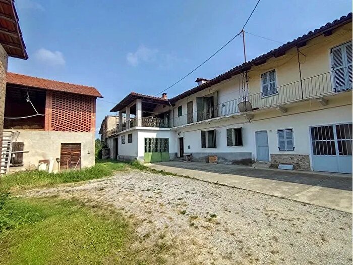 Casa con 11 locali in vendita in Dogliani