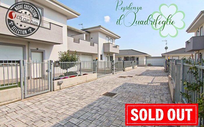 Casa quadrilocale in vendita in Via Silvio Pellico Ceriano Laghetto, Ceriano Laghetto