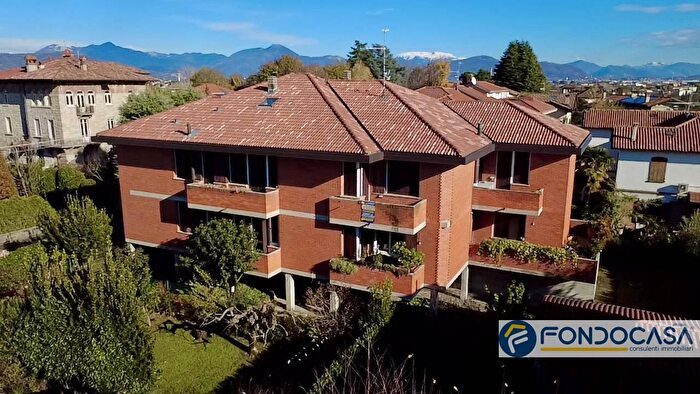 Appartamento quadrilocale in vendita in Via Costa, Palazzolo SullOglio