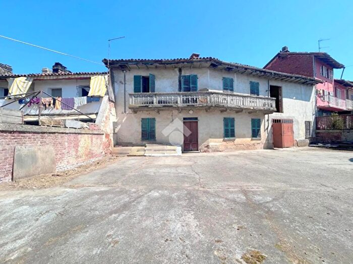 Casa quadrilocale in vendita in Frazione Crocetta, Castello Di Annone