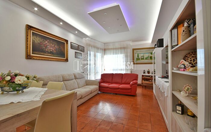 Appartamento con 5 locali in vendita in Via Michelangelo, Osimo