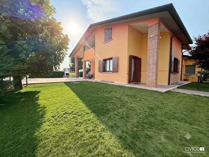 Casa con 8 locali in vendita in Via Marconi, Torri Di Quartesolo