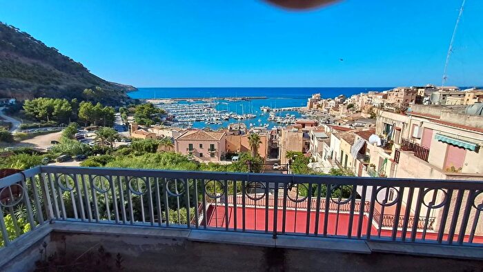 Appartamento con 6 locali in vendita in Via Canale Vecchio Castellammare del Golfo, Castellammare Del Golfo