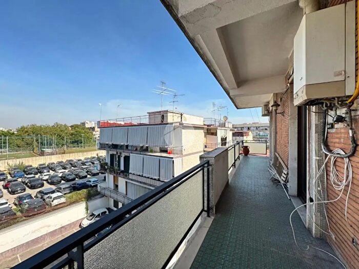 Appartamento trilocale in affitto in Via Comunale Vecchia di Miano, Napoli