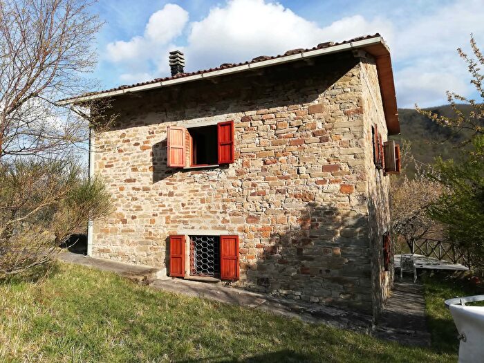 Casa con 7 locali in vendita in Via Castello, Casteldelci