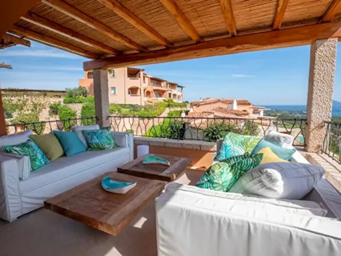 Casa con 5 locali in vendita in Via LI Scali, Arzachena