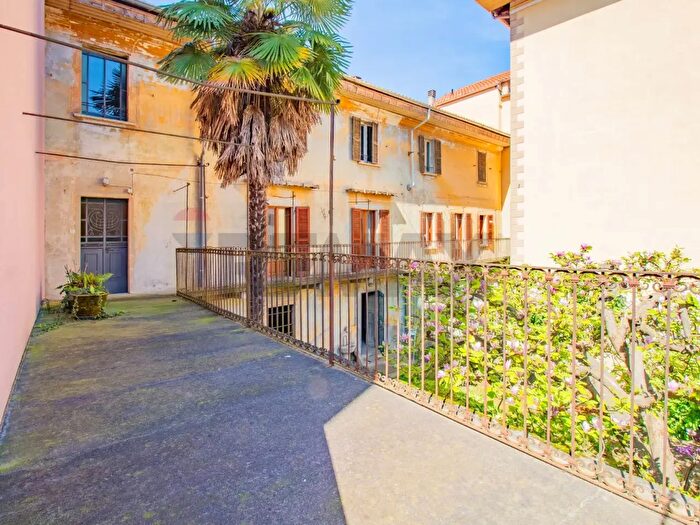 Appartamento con 8 locali in vendita in Piazza Cacciami, Grignasco