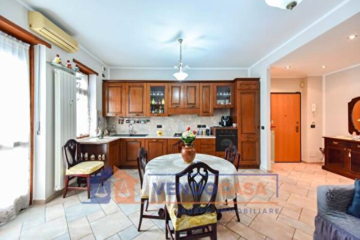 Appartamento trilocale in vendita in Strada Genova, Moncalieri