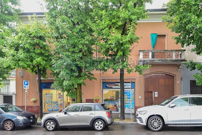 Casa con 8 locali in vendita in Seregno