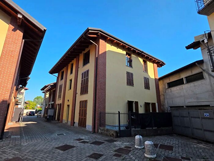 Appartamento trilocale in vendita in Via Dante Alighieri, Fenegro'