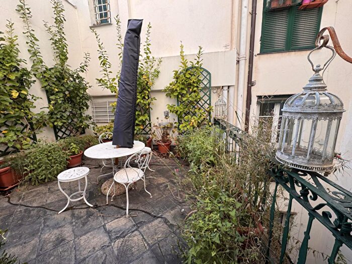 Appartamento quadrilocale in vendita in Via della Maddalena, Genova