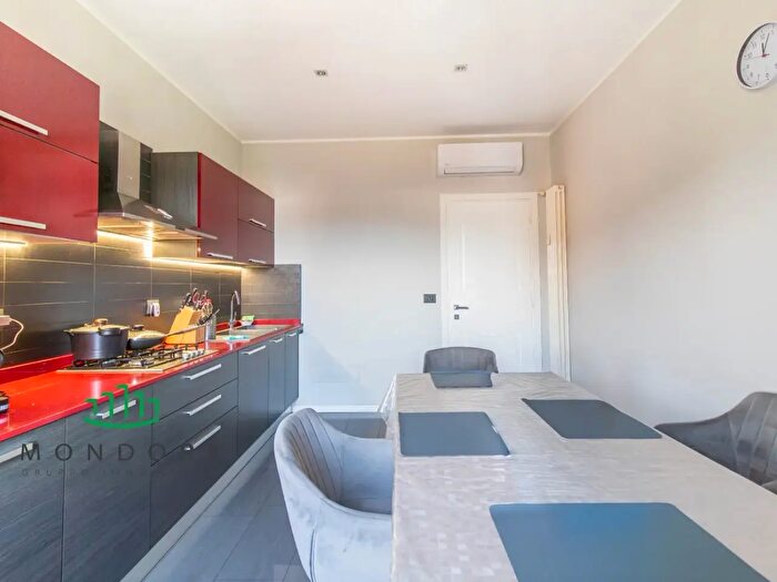Appartamento trilocale in vendita in Via Bentini, Bologna