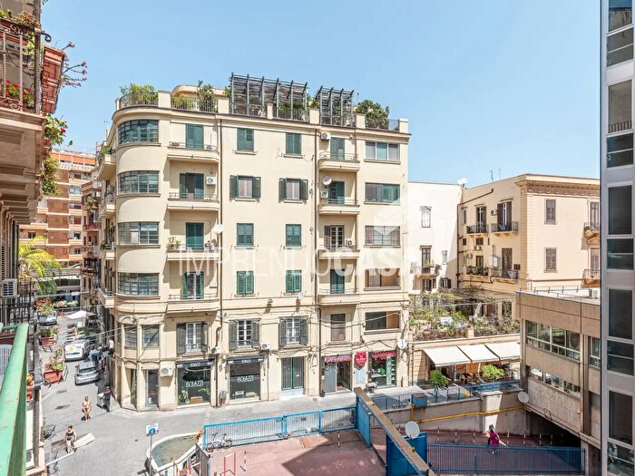 Appartamento quadrilocale in affitto in Via Guccia, Palermo