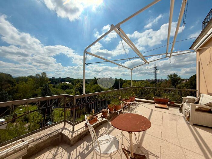 Appartamento con 6 locali in vendita in Via Monte Nevoso, Roma