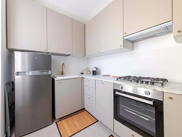 Appartamento monolocale in affitto in Via San Faustino, Milano