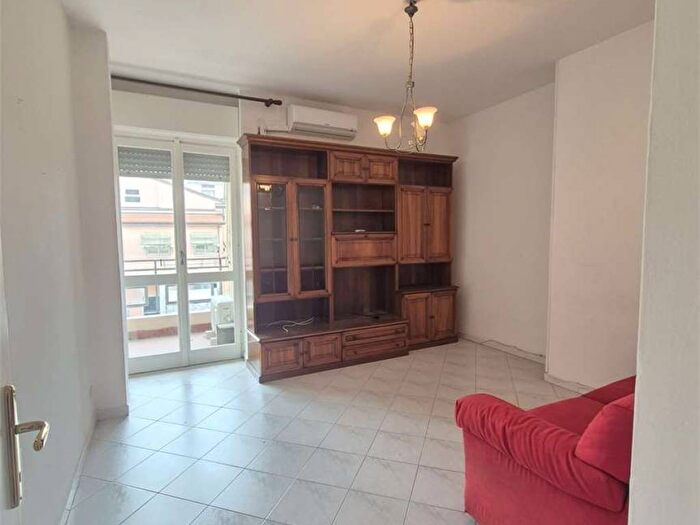 Appartamento quadrilocale in affitto in via genova, Marina di Carrara, Carrara