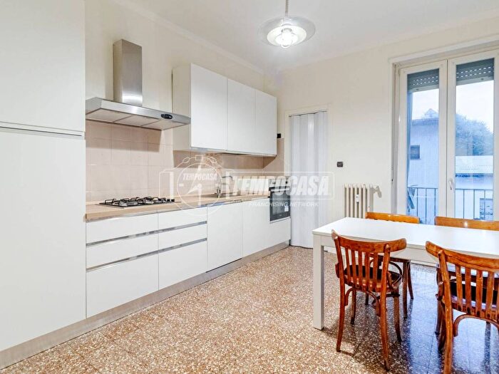 Appartamento trilocale in affitto in Via del Turchino, Molise Cuoco, Milano