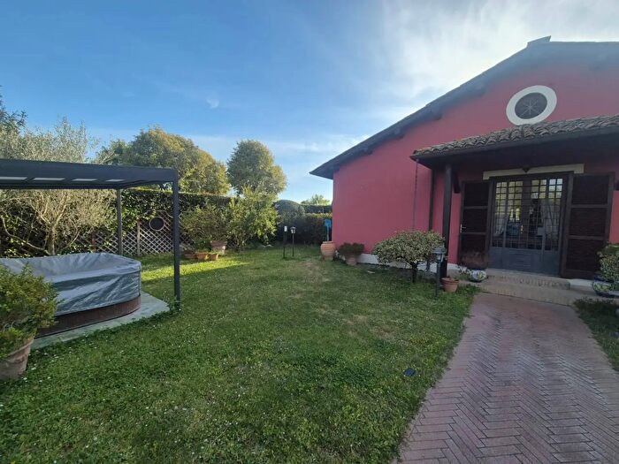 Casa quadrilocale in vendita in Via Cassia, Roma