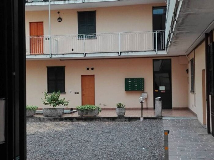 Appartamento bilocale in affitto in Via Goffredo Mameli, Centro, Casatenovo