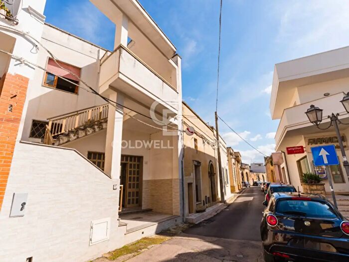 Casa con 5 locali in vendita in Via Roma, Vernole