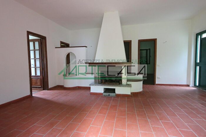 Casa quadrilocale in vendita in Calci