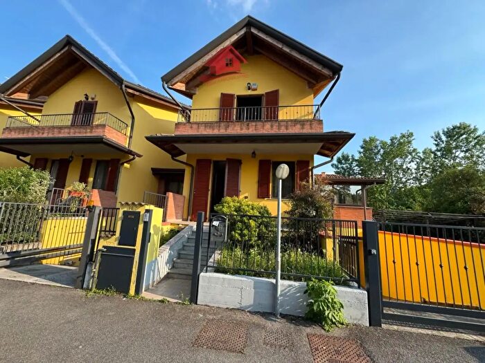 Casa con 5 locali in vendita in Calvenzano