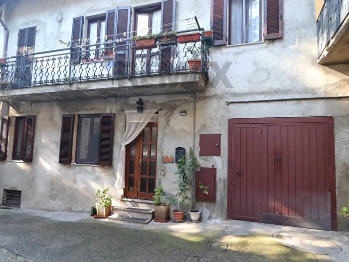 Casa trilocale in vendita in Via San Michele, Monticello Brianza
