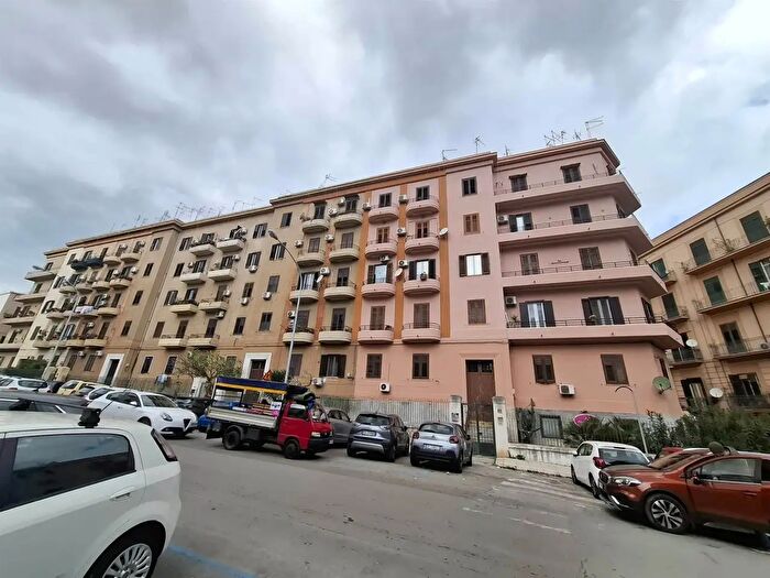 Appartamento trilocale in vendita in Via Guglielmo Marconi, Palermo