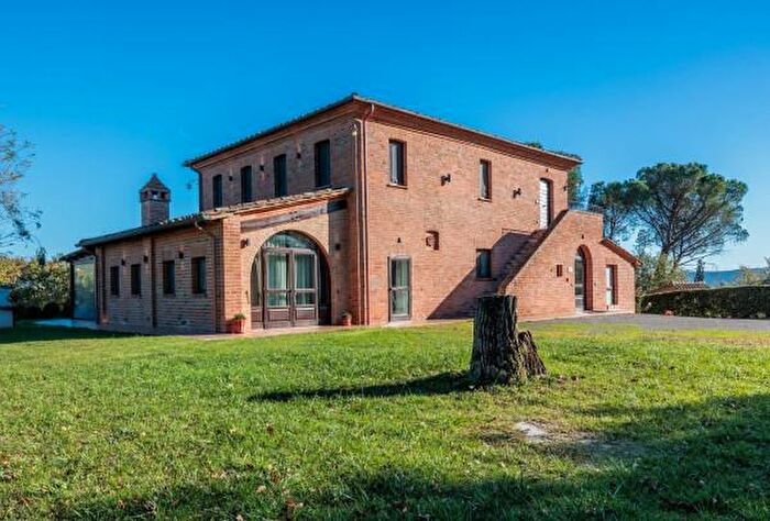Casa con 6 locali in vendita in Via delle Nebbie, Chiusi