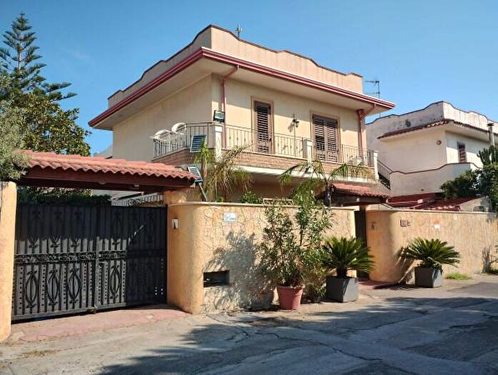 Casa con 5 locali in vendita in Via N Patti, Rometta