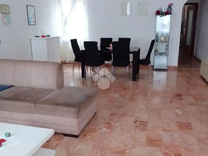 Appartamento con 6 locali in vendita in Via Aldo Moro, Ne