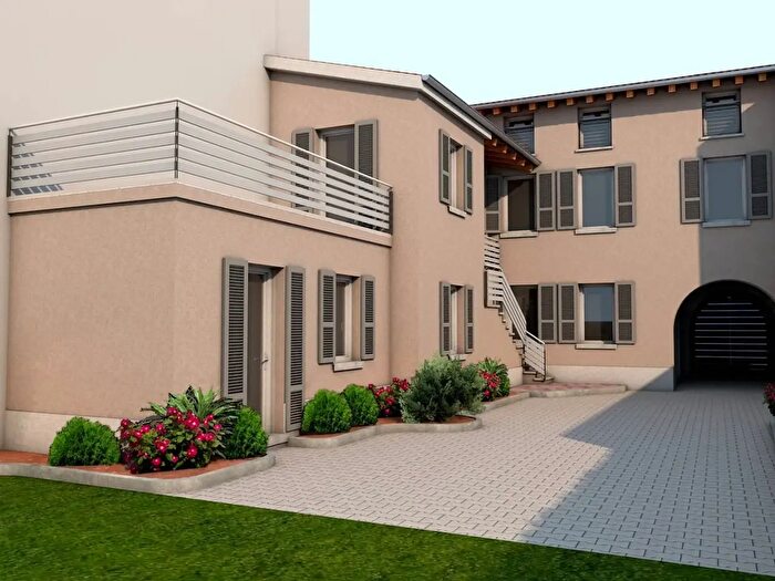 Appartamento con 8 locali in vendita in Via Mazzini, Mantova